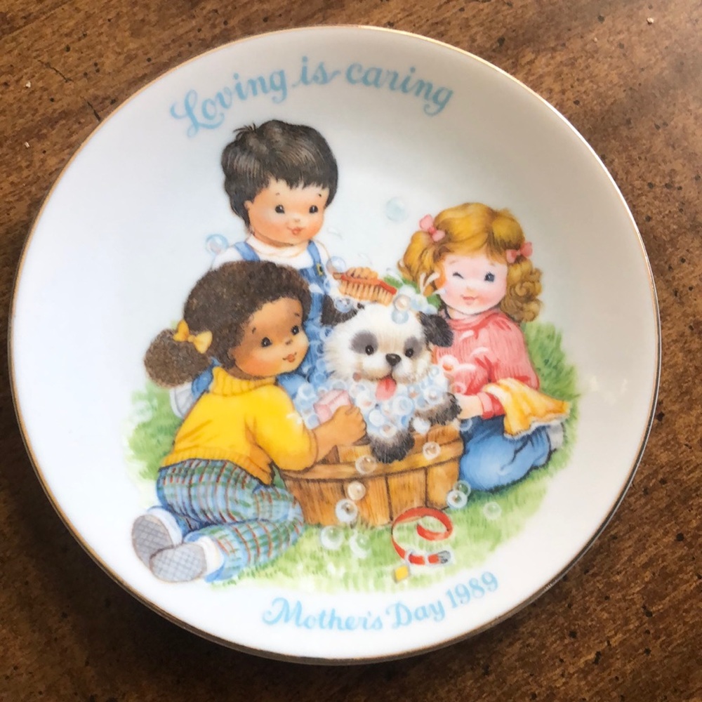 1989 Mother's Day AVON Collectable Plate Gold Trimmed